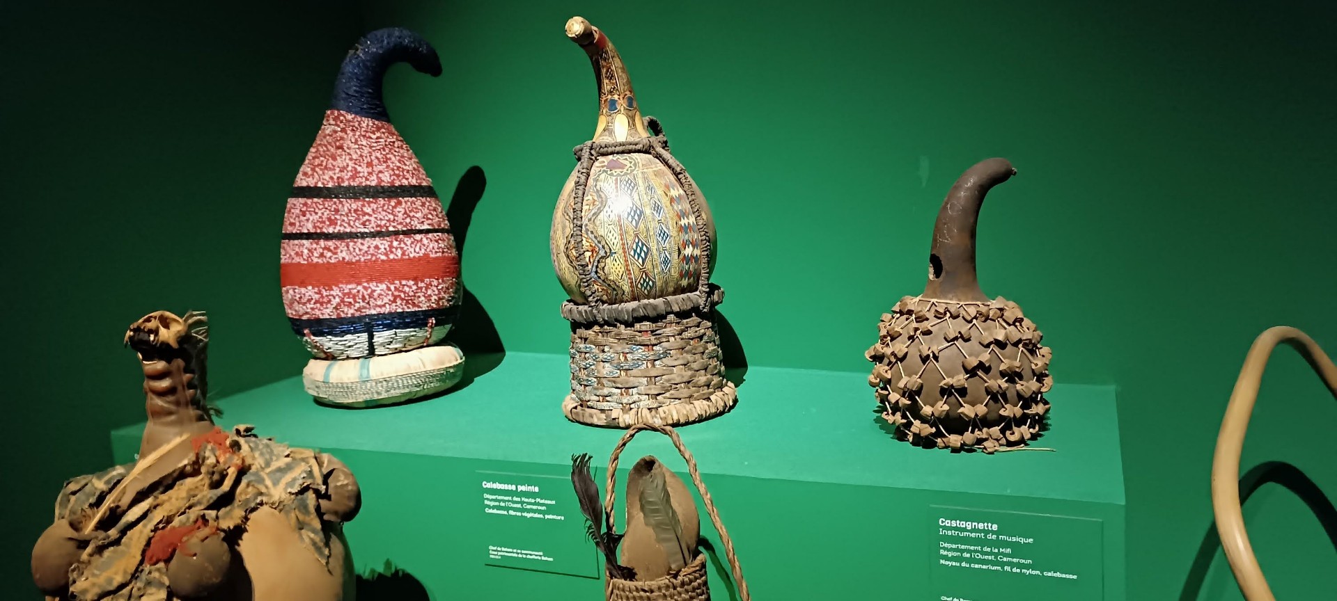 Calebasses perlées et calebasse peinte du Haut-Plateau