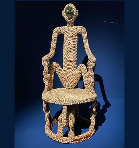 Trône des rois de Bandjoun en perles et cauris